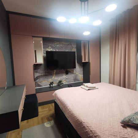 Gold Lux Apartment Cacak Luaran gambar