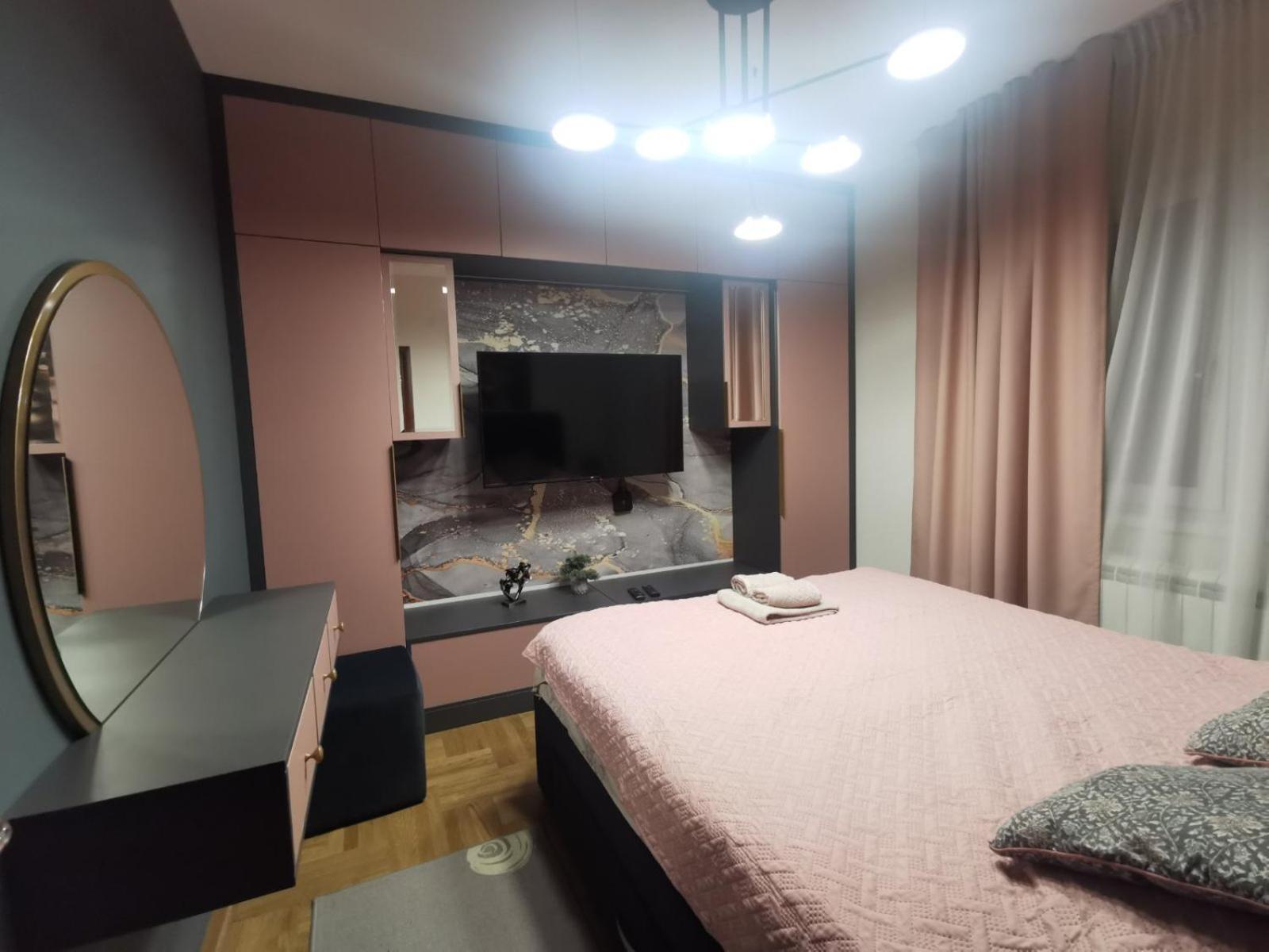 Gold Lux Apartment Cacak Luaran gambar